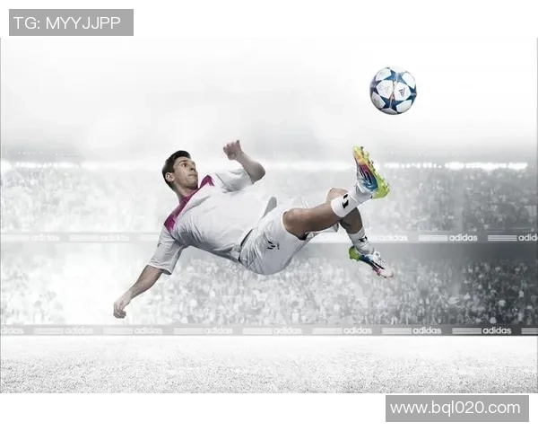 足球明星九爷挂画展现传奇风采与激情瞬间的完美结合 足球明星九爷挂画展现传奇风采与激情瞬间的完美结合