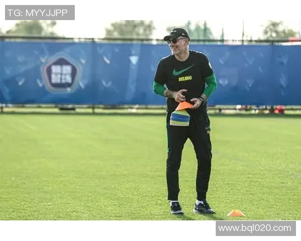 足球明星耳钉背后的故事与时尚潮流的完美结合